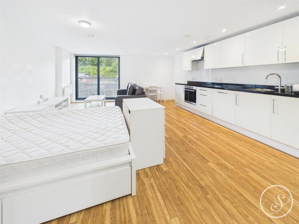 4 bed Studio for rent in Leeds. From Stoneacre Properties - Chapel Allerton