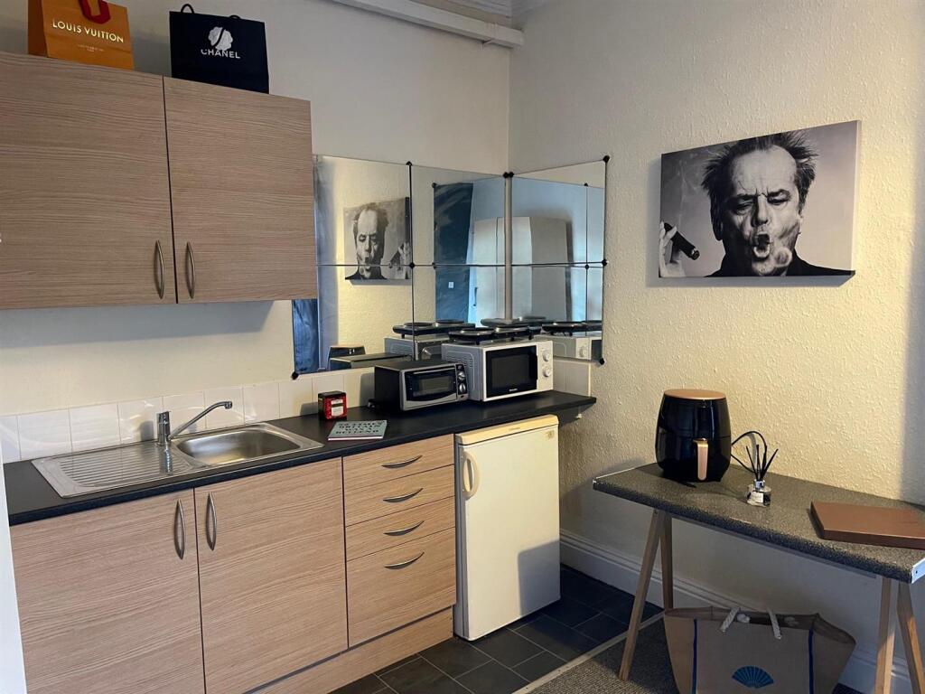 1 bed Apartment for rent in Scholes. From Stoneacre Properties - Chapel Allerton