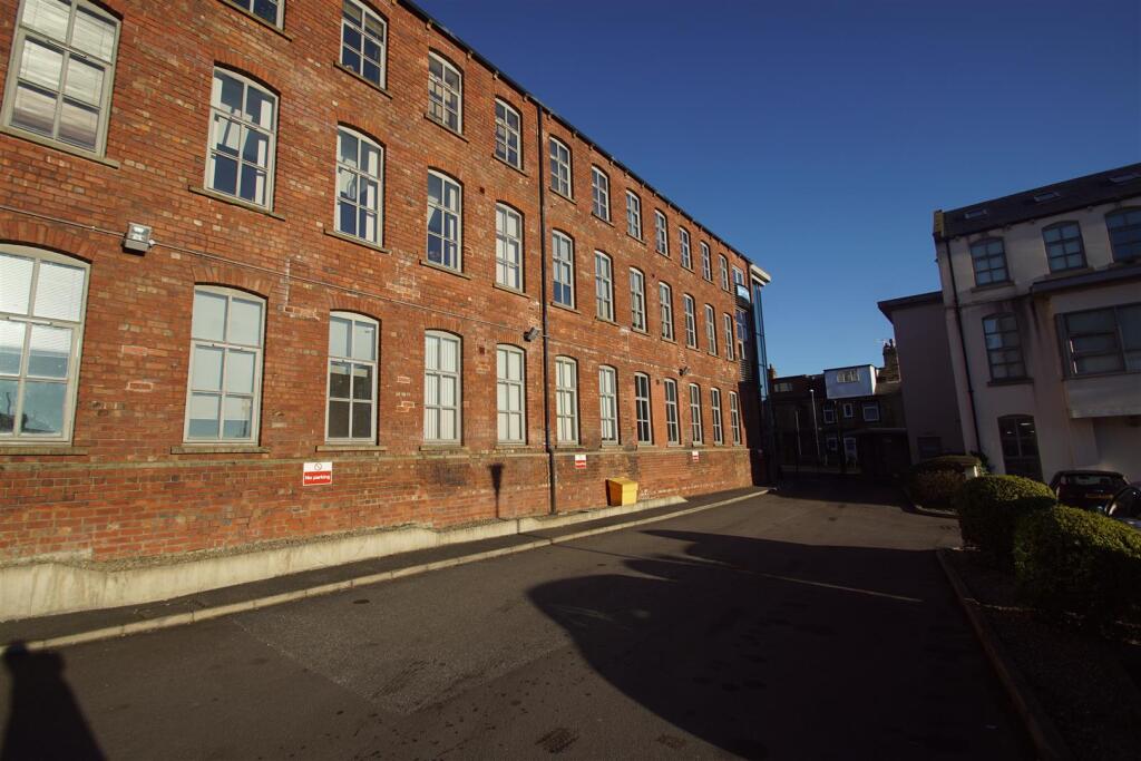 2 bed Duplex for rent in Leeds. From Stoneacre Properties - Chapel Allerton