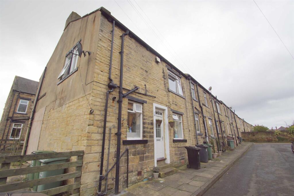 2 bed End of Terrace for rent in Pudsey. From Stoneacre Properties - Chapel Allerton