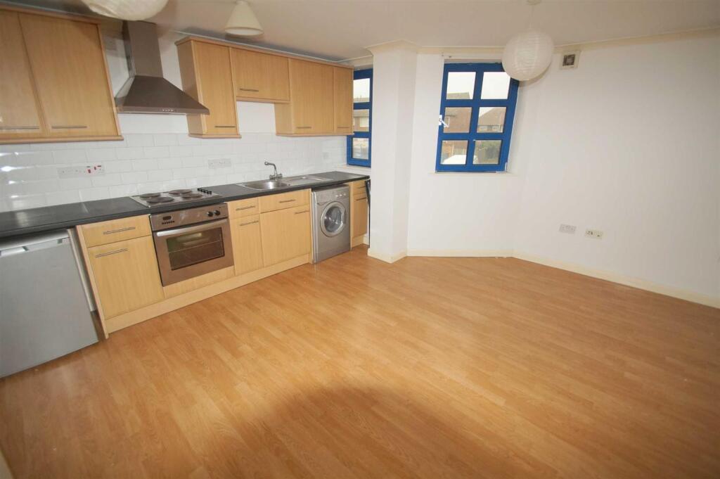 1 bed 1st Floor Flat for rent in Swillington Common. From Stoneacre Properties - Whitkirk