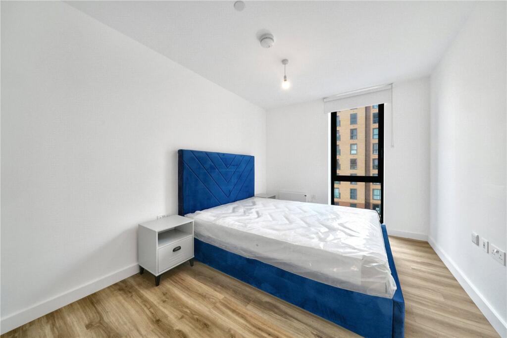 2 bed Apartment for rent in Luton. From Strawberry Star - SW8