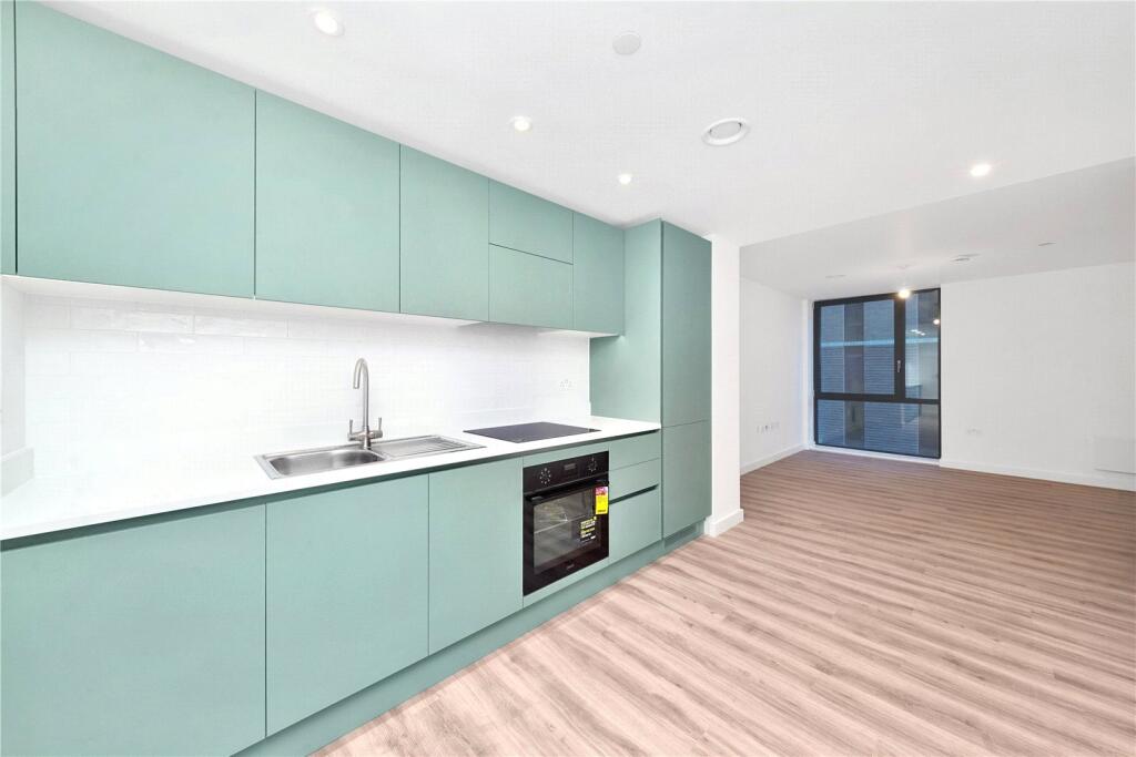 1 bed Apartment for rent in Luton. From Strawberry Star - SW8