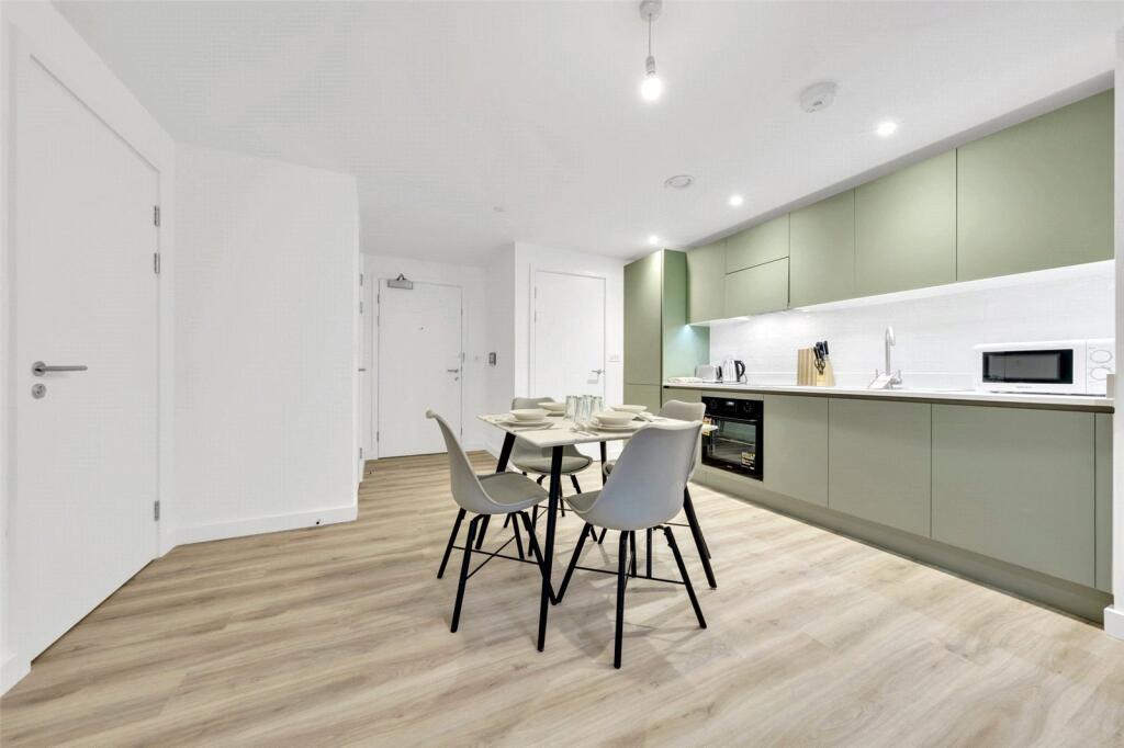 2 bed Apartment for rent in Luton. From Strawberry Star - SW8