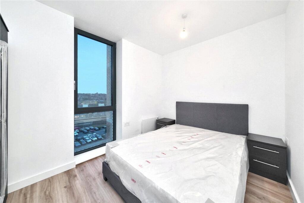 1 bed Apartment for rent in Luton. From Strawberry Star - SW8