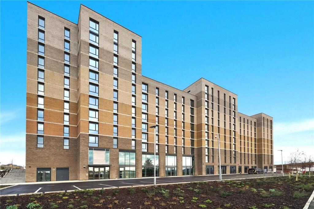 2 bed Apartment for rent in Luton. From Strawberry Star - SW8