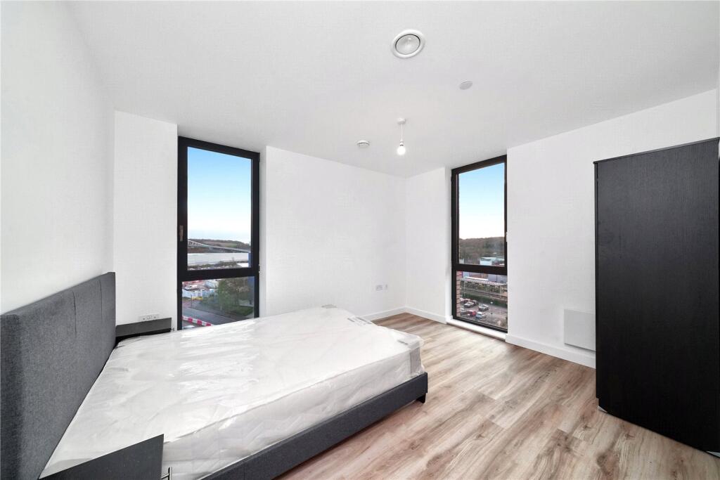 2 bed Apartment for rent in Luton. From Strawberry Star - SW8