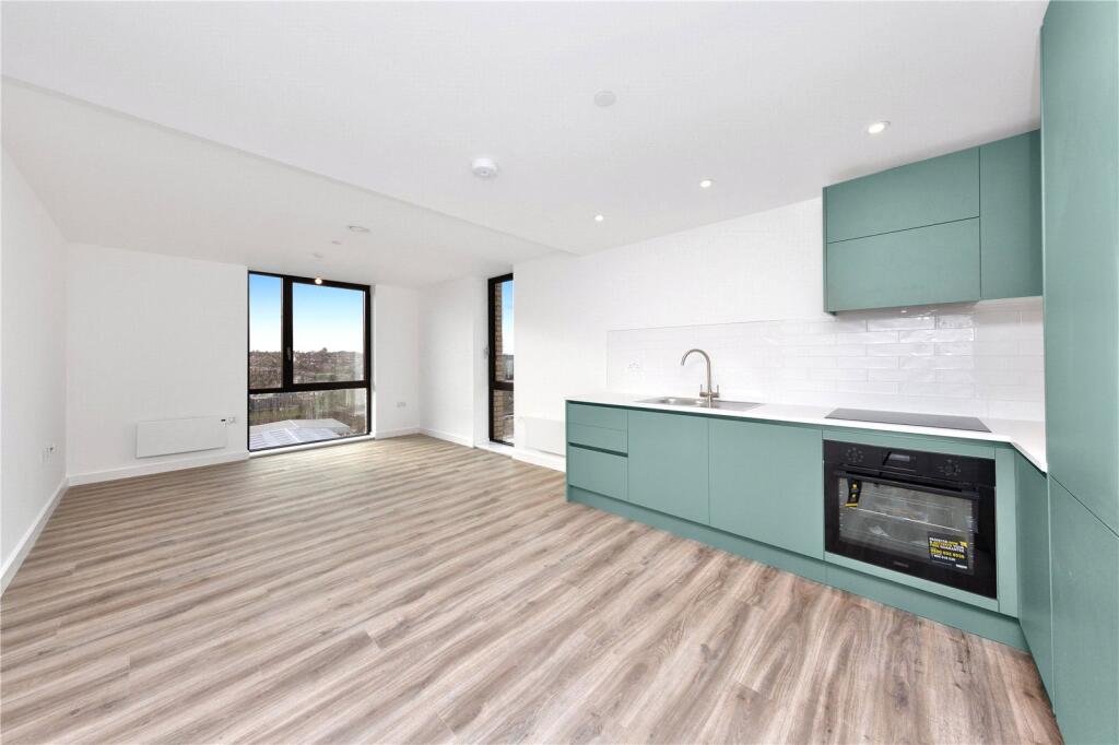 2 bed Apartment for rent in Luton. From Strawberry Star - SW8