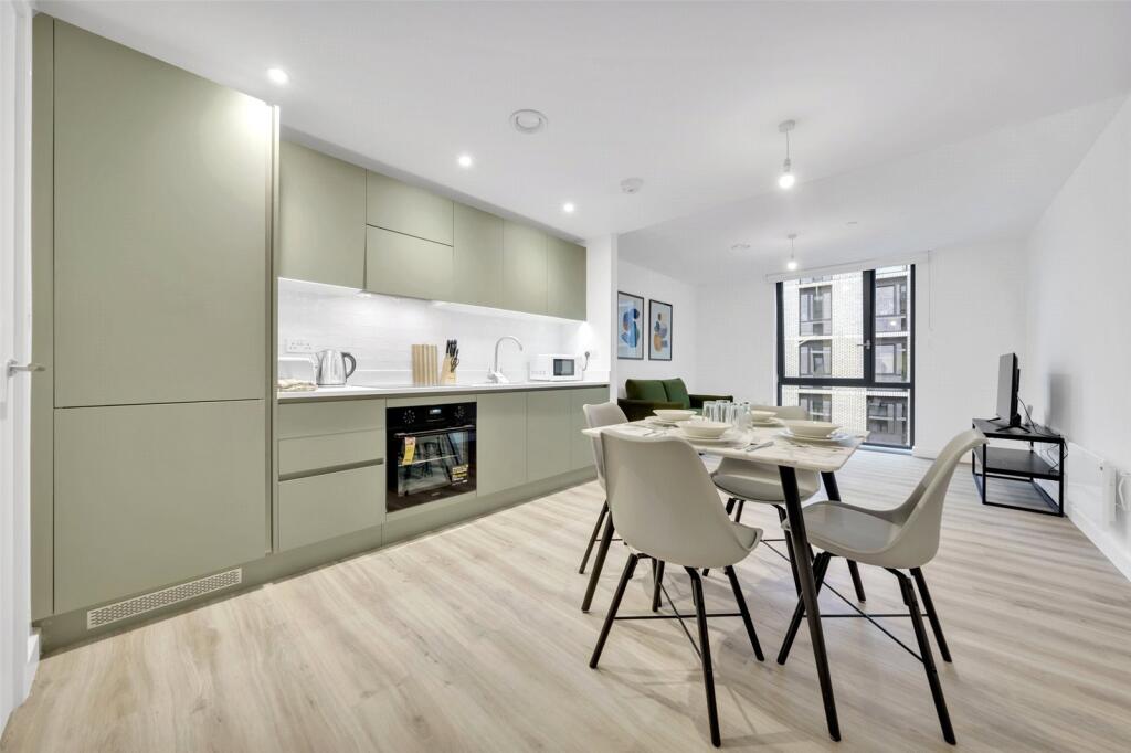 1 bed Apartment for rent in Cockernhoe. From Strawberry Star - SW8