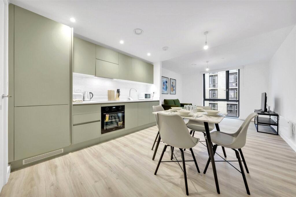 1 bed Apartment for rent in Cockernhoe. From Strawberry Star - SW8