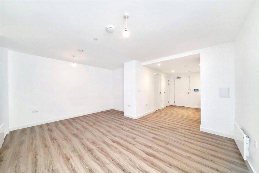 4 bed Apartment for rent in Mangrove Green. From Strawberry Star - SW8