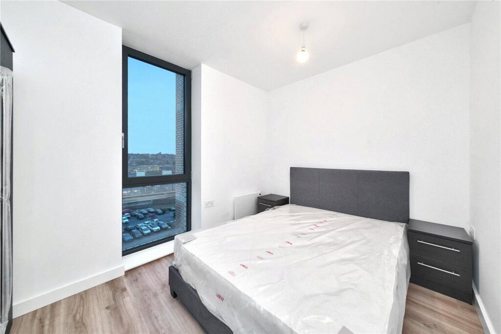 2 bed Apartment for rent in Mangrove Green. From Strawberry Star - SW8