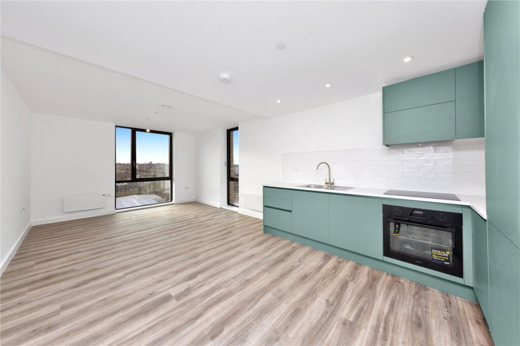 2 bed Apartment for rent in Luton. From Strawberry Star - SW8