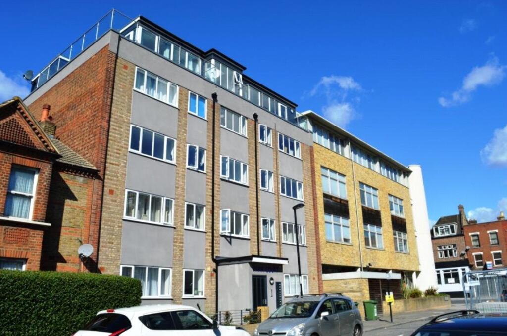 2 bed Apartment for rent in London. From Streets Ahead - South Norwood