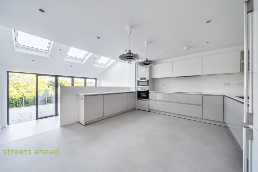 6 bed Detached for rent in London. From Streets Ahead - South Norwood