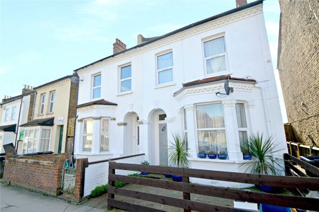3 bed Apartment for rent in Penge. From Streets Ahead - South Norwood