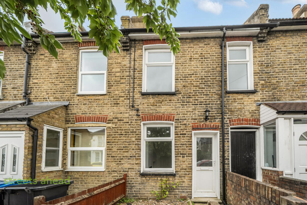 2 bed Mid Terraced House for rent in London. From Streets Ahead - South Norwood 2 bed Mid Terraced House for rent in London. From Streets Ahead - South Norwood