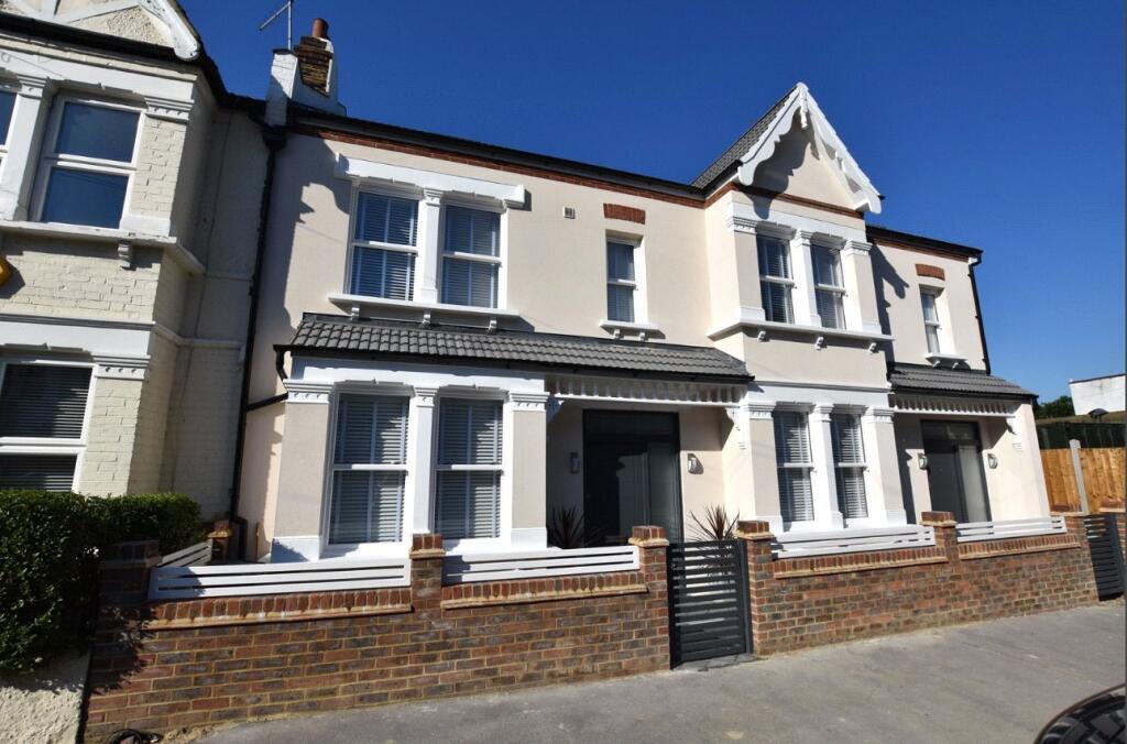 3 bed Mid Terraced House for rent in Penge. From Streets Ahead - South Norwood 3 bed Mid Terraced House for rent in Penge. From Streets Ahead - South Norwood