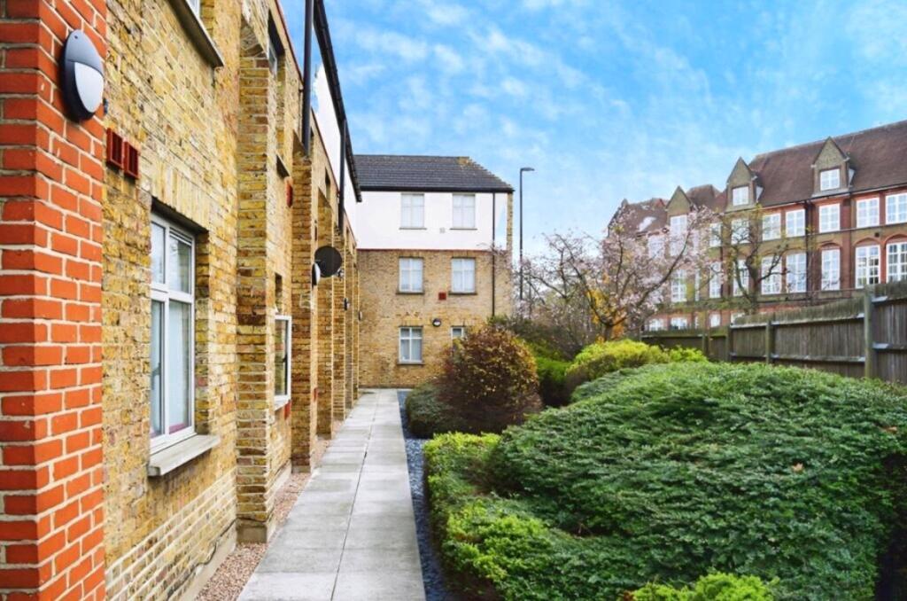 4 bed Apartment for rent in London. From Streets Ahead - South Norwood