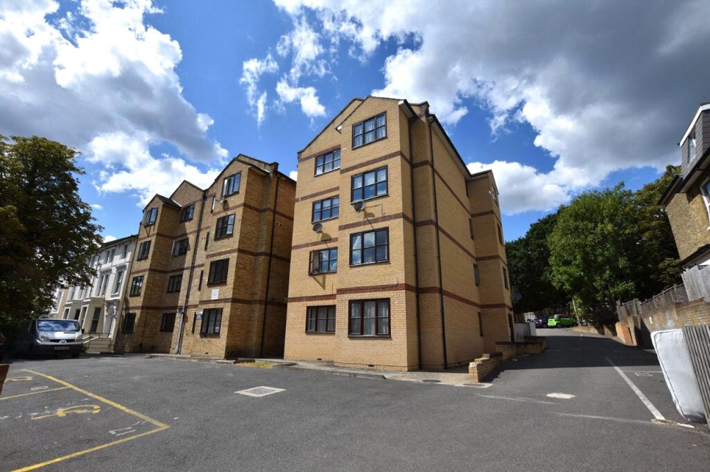2 bed Apartment for rent in London. From Streets Ahead - South Norwood 2 bed Apartment for rent in London. From Streets Ahead - South Norwood