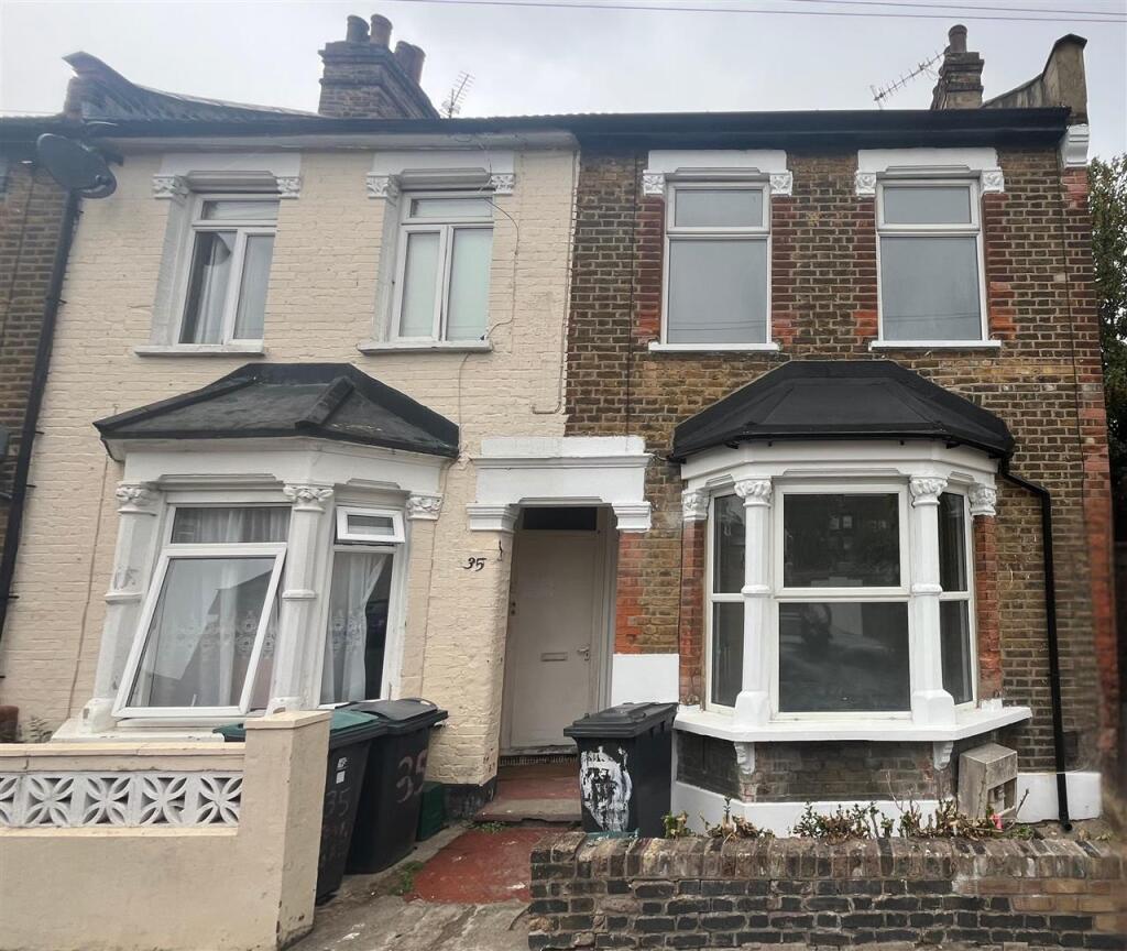 3 bed End of Terrace for rent in London. From Strettons - Leytonstone
