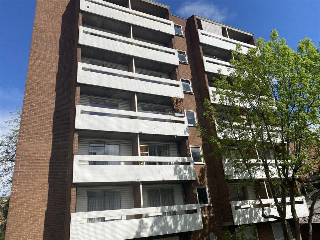 1 bed 1st Floor Flat for rent in London. From Strettons - Leytonstone