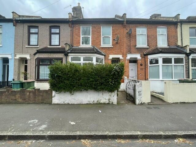 2 bed Mid Terraced House for rent in Ilford. From Strettons - Leytonstone