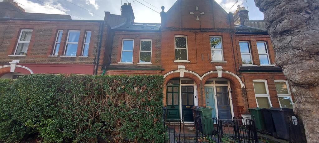 2 bed 1st Floor Flat for rent in London. From Strettons - Leytonstone