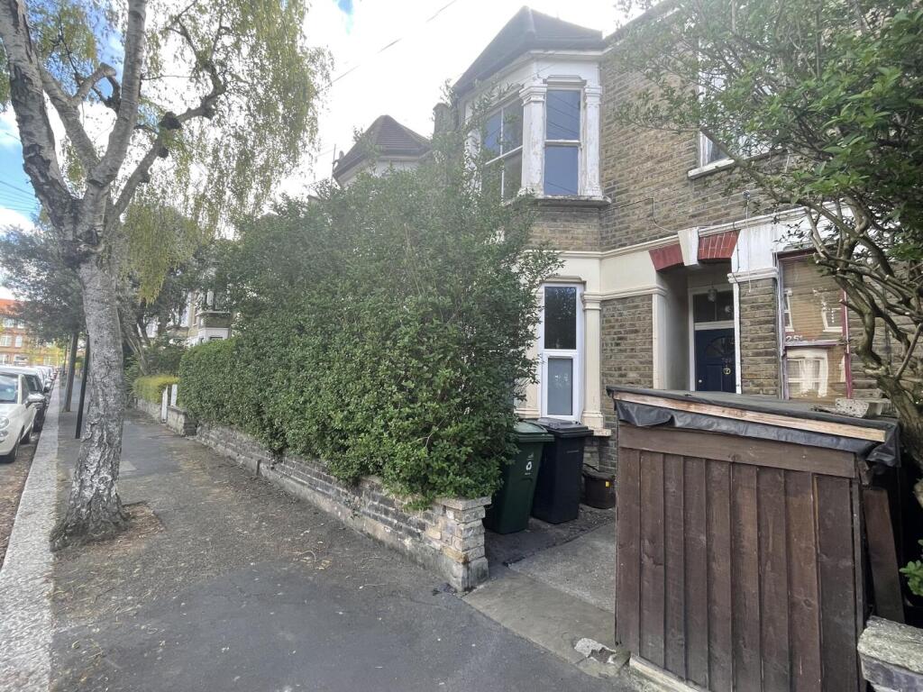 2 bed 1st Floor Flat for rent in Leyton. From Strettons - Leytonstone