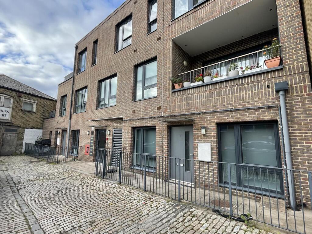 2 bed 1st Floor Flat for rent in Deptford. From Strettons - Leytonstone