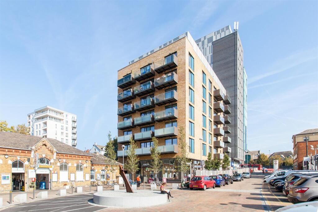 1 bed 1st Floor Flat for rent in London. From Strettons - Leytonstone