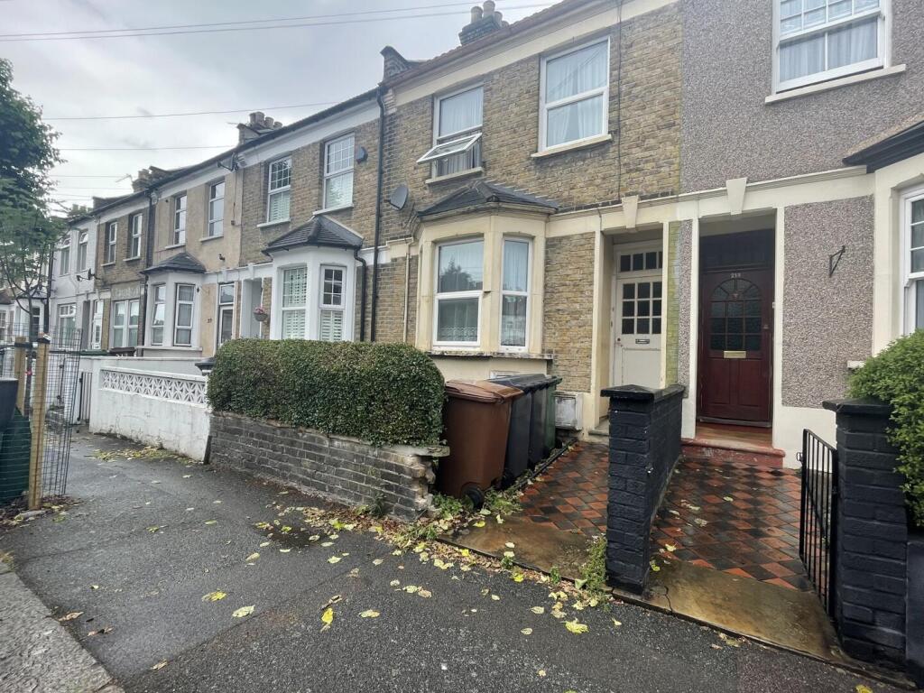 1 bed 1st Floor Flat for rent in London. From Strettons - Leytonstone