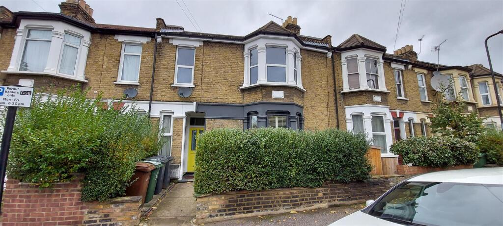 3 bed 1st Floor Flat for rent in Leyton. From Strettons - Leytonstone 3 bed 1st Floor Flat for rent in Leyton. From Strettons - Leytonstone