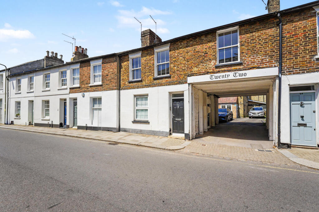 2 bed 1st Floor Flat for rent in Barnet. From Strettons - Leytonstone