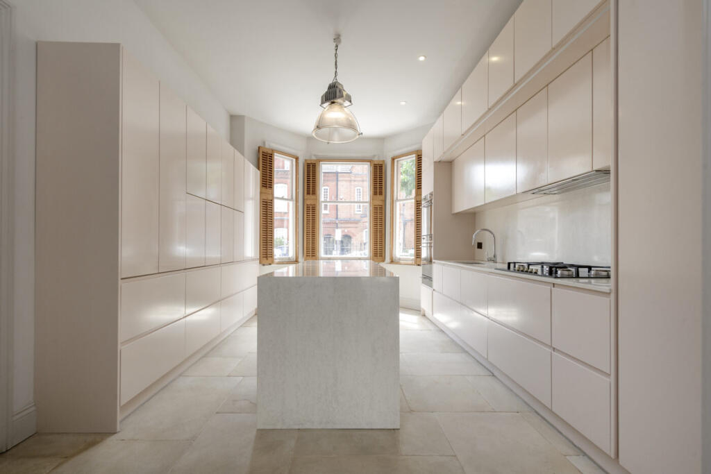 5 bed Detached for rent in Battersea. From SW Residential - London 5 bed Detached for rent in Battersea. From SW Residential - London