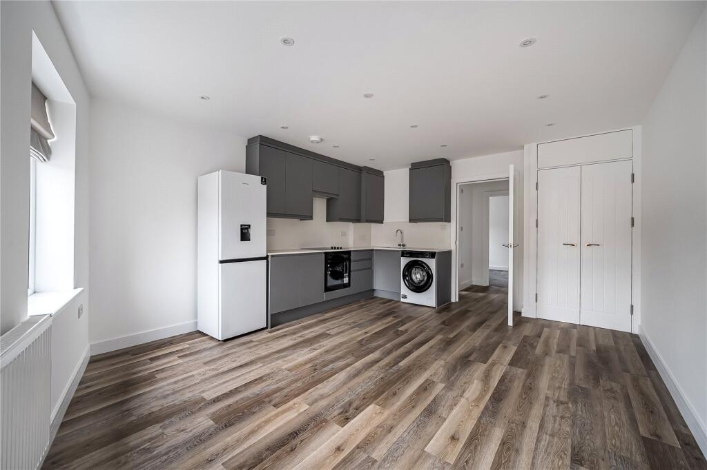 1 bed Apartment for rent in Crowthorne. From David Cliff - Wokingham 1 bed Apartment for rent in Crowthorne. From David Cliff - Wokingham