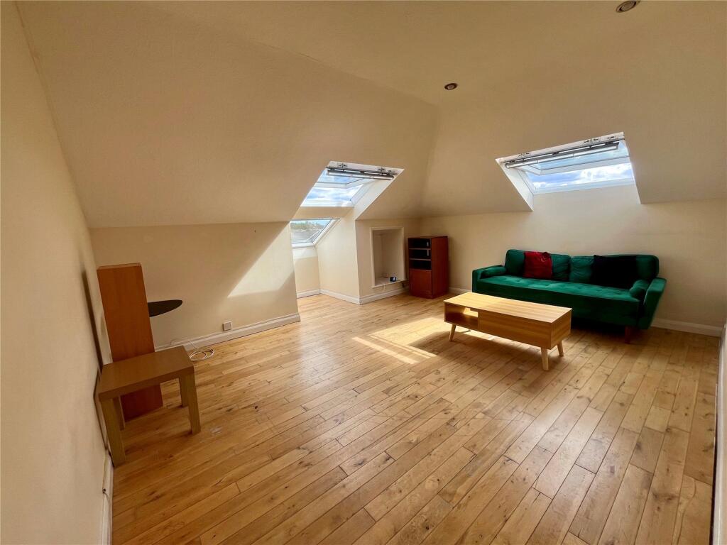 2 bed Apartment for rent in Wokingham. From David Cliff - Wokingham