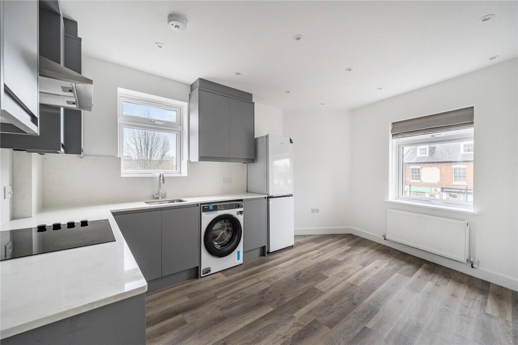 2 bed Apartment for rent in Crowthorne. From David Cliff - Wokingham
