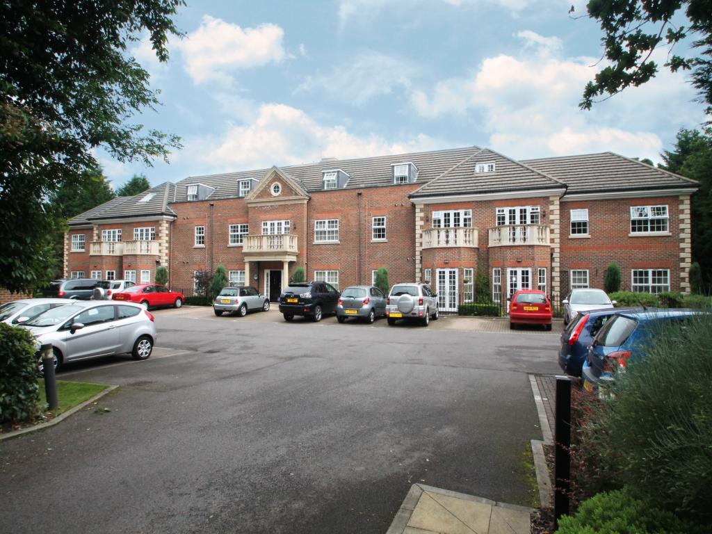 2 bed Apartment for rent in Crowthorne. From David Cliff - Wokingham