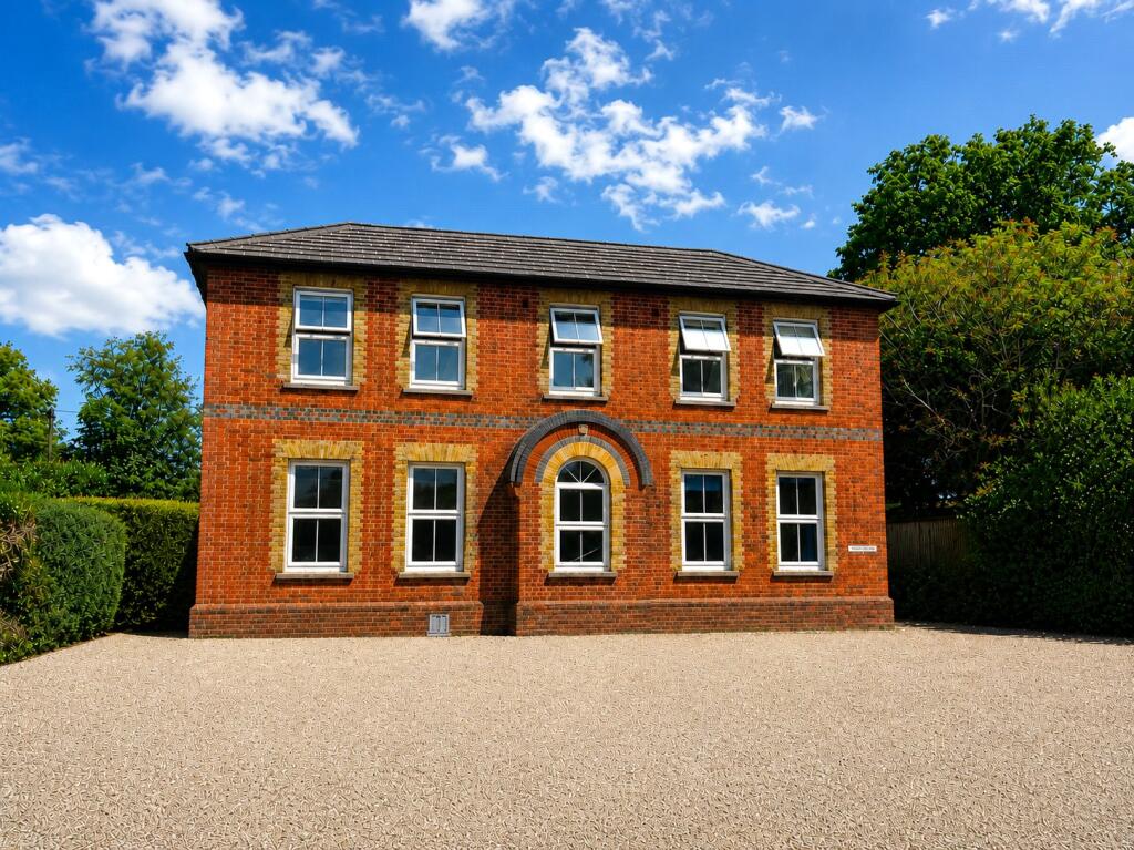 3 bed Apartment for rent in Crowthorne. From David Cliff - Wokingham 3 bed Apartment for rent in Crowthorne. From David Cliff - Wokingham