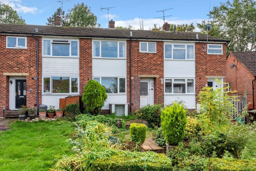 3 bed Mid Terraced House for rent in Barkham. From David Cliff - Wokingham