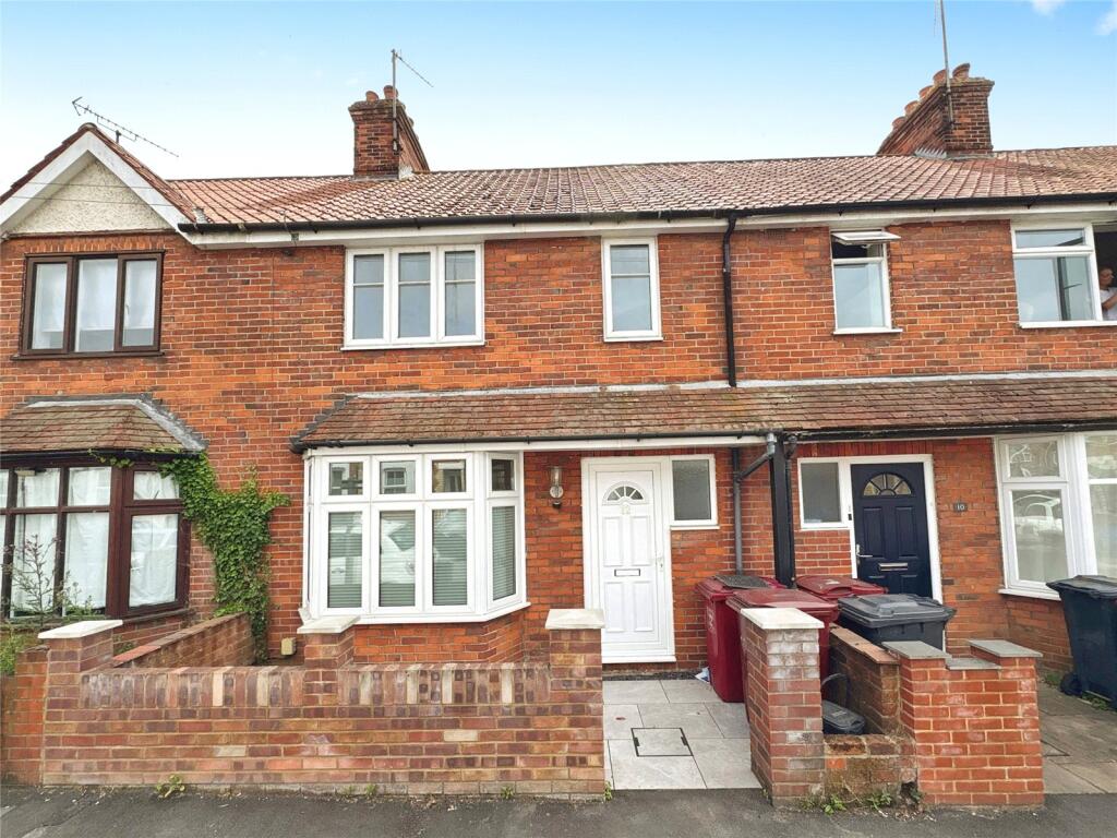 3 bed Mid Terraced House for rent in Shinfield. From David Cliff - Wokingham