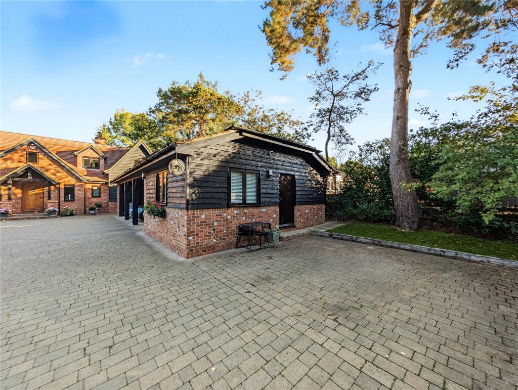 0 bed Apartment for rent in Eversley. From David Cliff - Wokingham