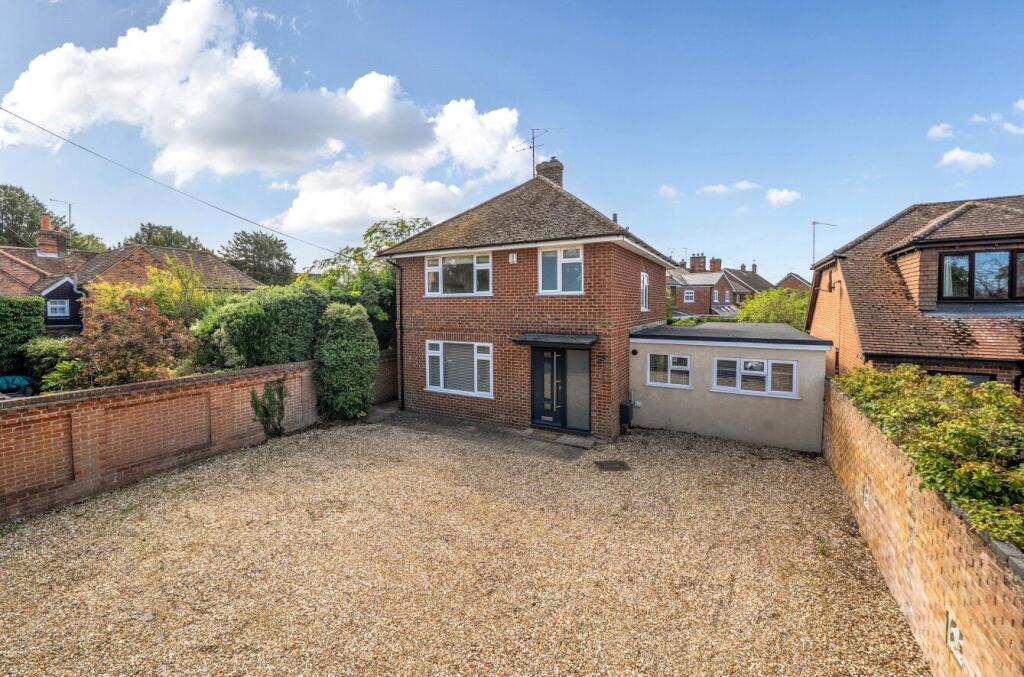 3 bed Detached for rent in Swallowfield. From David Cliff - Wokingham