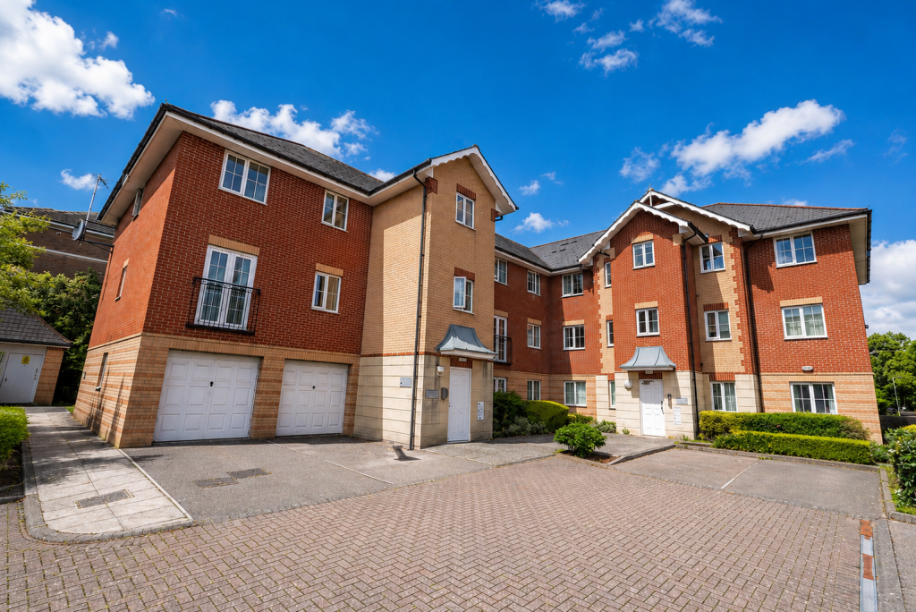 4 bed 1st Floor Flat for rent in Penarth. From David Ricketts - Cardiff 4 bed 1st Floor Flat for rent in Penarth. From David Ricketts - Cardiff