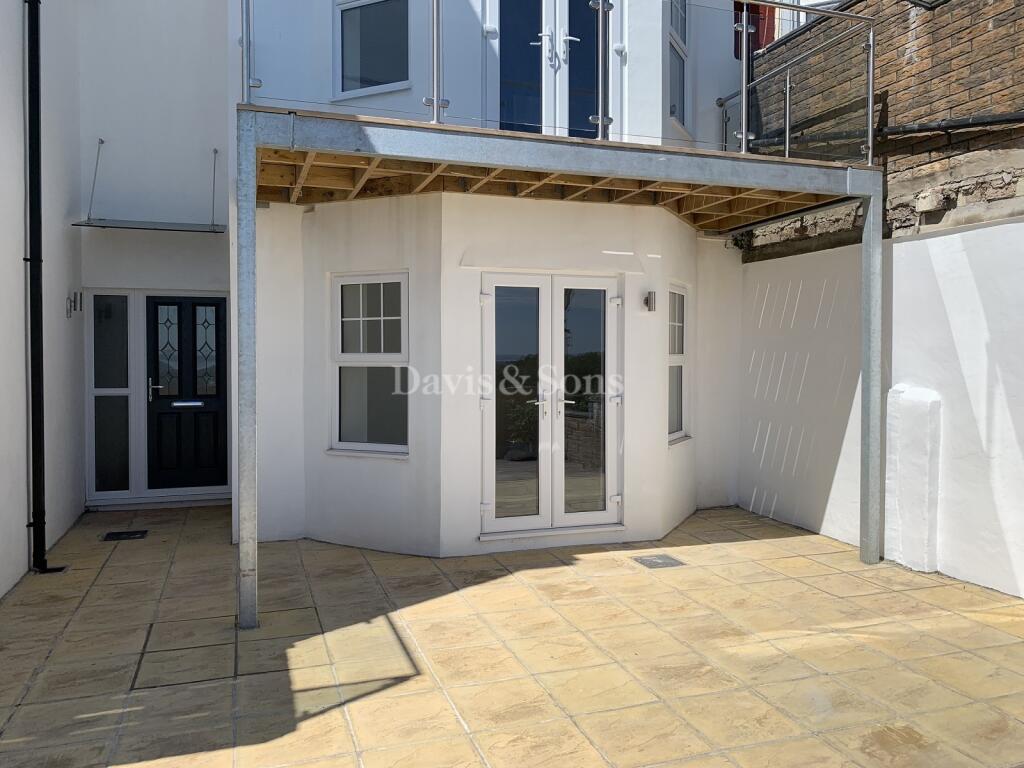 1 bed House (unspecified) for rent in Newport. From Davis & Sons - Newport