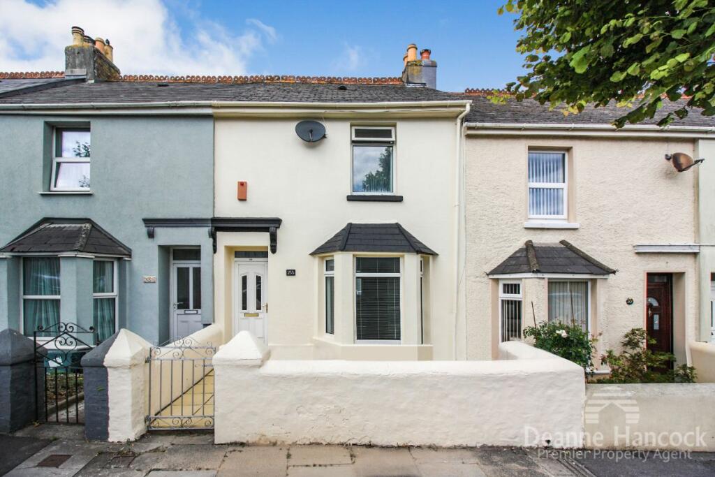 2 bed Mid Terraced House for rent in Saltash. From Deanne Hancock - Plymouth