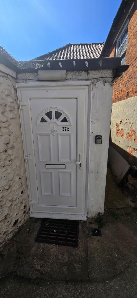 2 bed 1st Floor Flat for rent in Dereham. From The Good Estate Agent - Hythe
