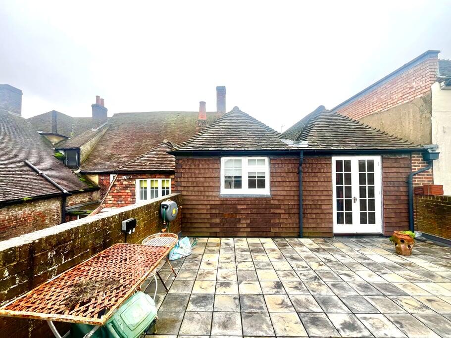 3 bed 1st Floor Flat for rent in Hythe. From The Good Estate Agent - Hythe