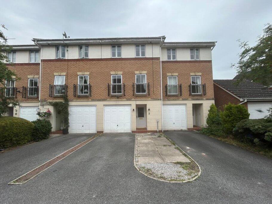 3 bed Mid Terraced House for rent in Beverley. From The Good Estate Agent - Hythe